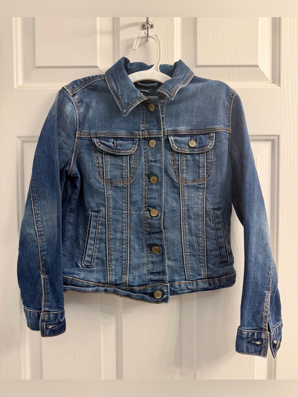 GAP Medium Wash Blue Denim Jacket (Size M)